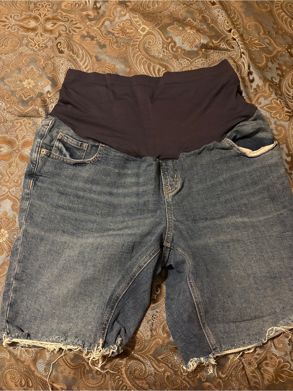 Old Navy Maternity Full Panel O.G. Straight Bermuda Jean Shorts 9-in inseam